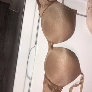 Victoria’s Secret 34D bra